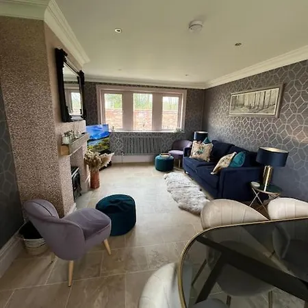 Cosy Hideaway In Leafy Lytham Lytham St Annes