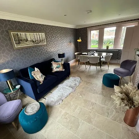 Cosy Hideaway In Leafy Lytham Lytham St Annes