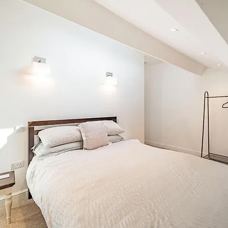 Holiday home One - Uk37741