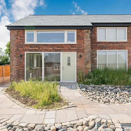 Holiday home One - Uk37741