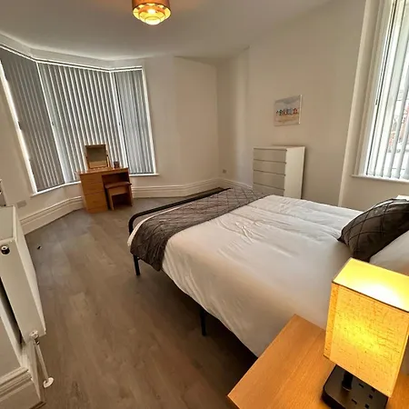 1 Bed In Ground Floor Apartment *