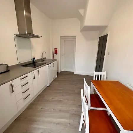 1 Bed In Ground Floor Apartment