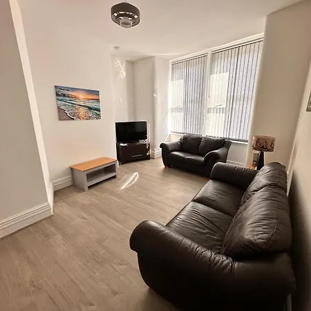 1 Bed In Ground Floor Apartment
