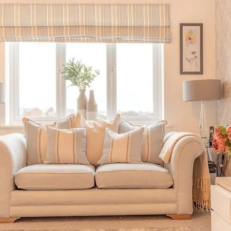 Lytham Christal Retreat - Luxury Detached, Garden, Drive
