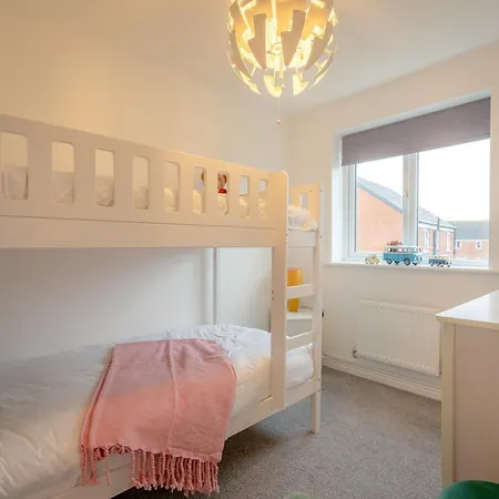 Lytham Christal Retreat - Luxury Detached, Garden, Drive Lytham St Annes