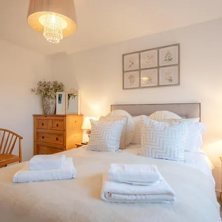 Lytham Christal Retreat - Luxury Detached, Garden, Drive Holiday home *