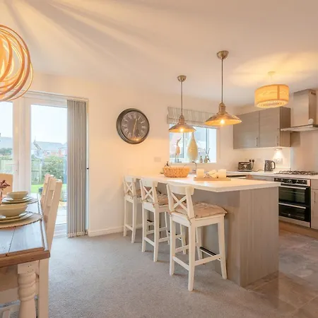 Lytham Christal Retreat - Luxury Detached, Garden, Drive *